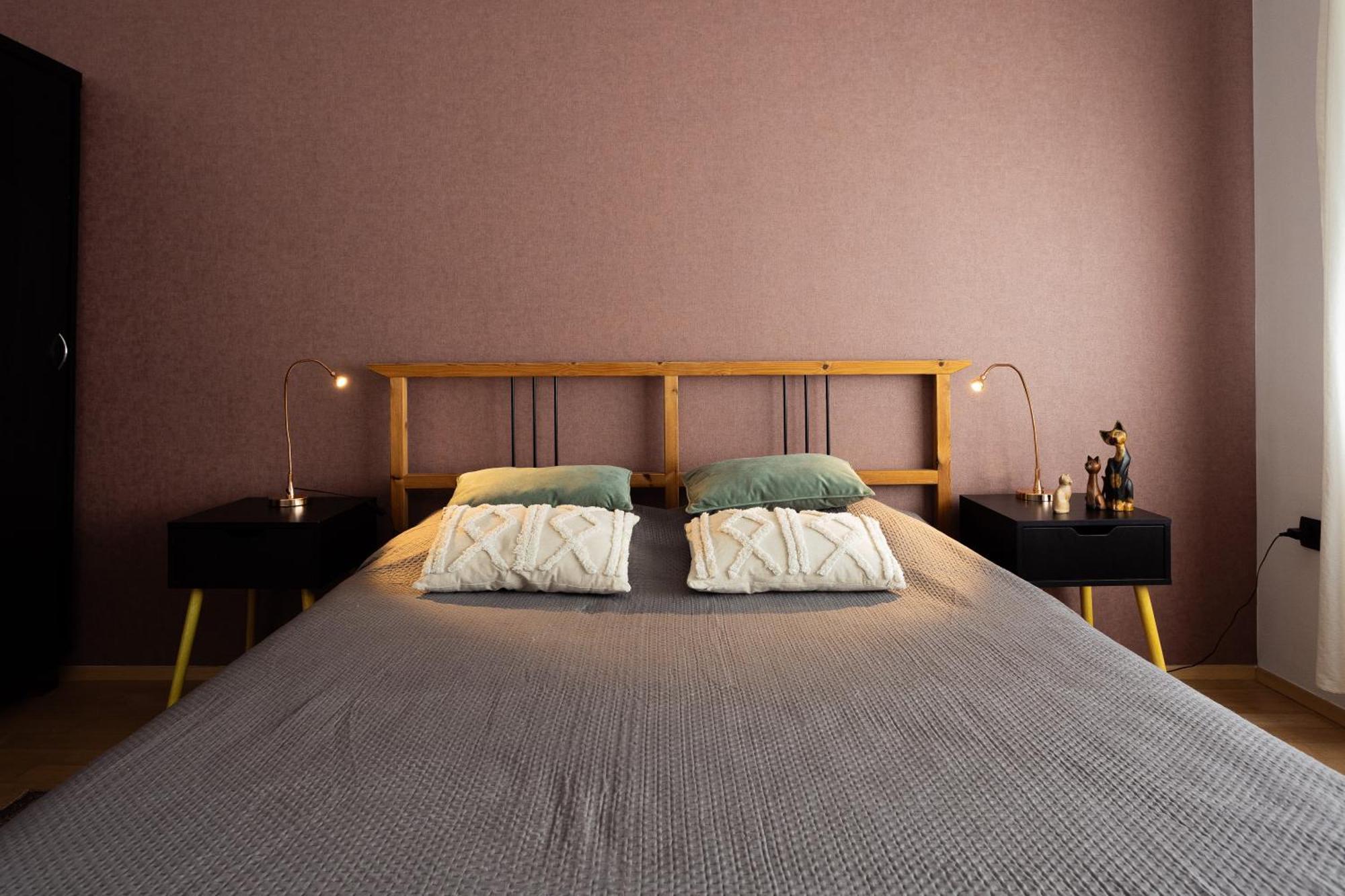 Large Two Bedroom Family App - Free Parking Ljubljana Bagian luar foto