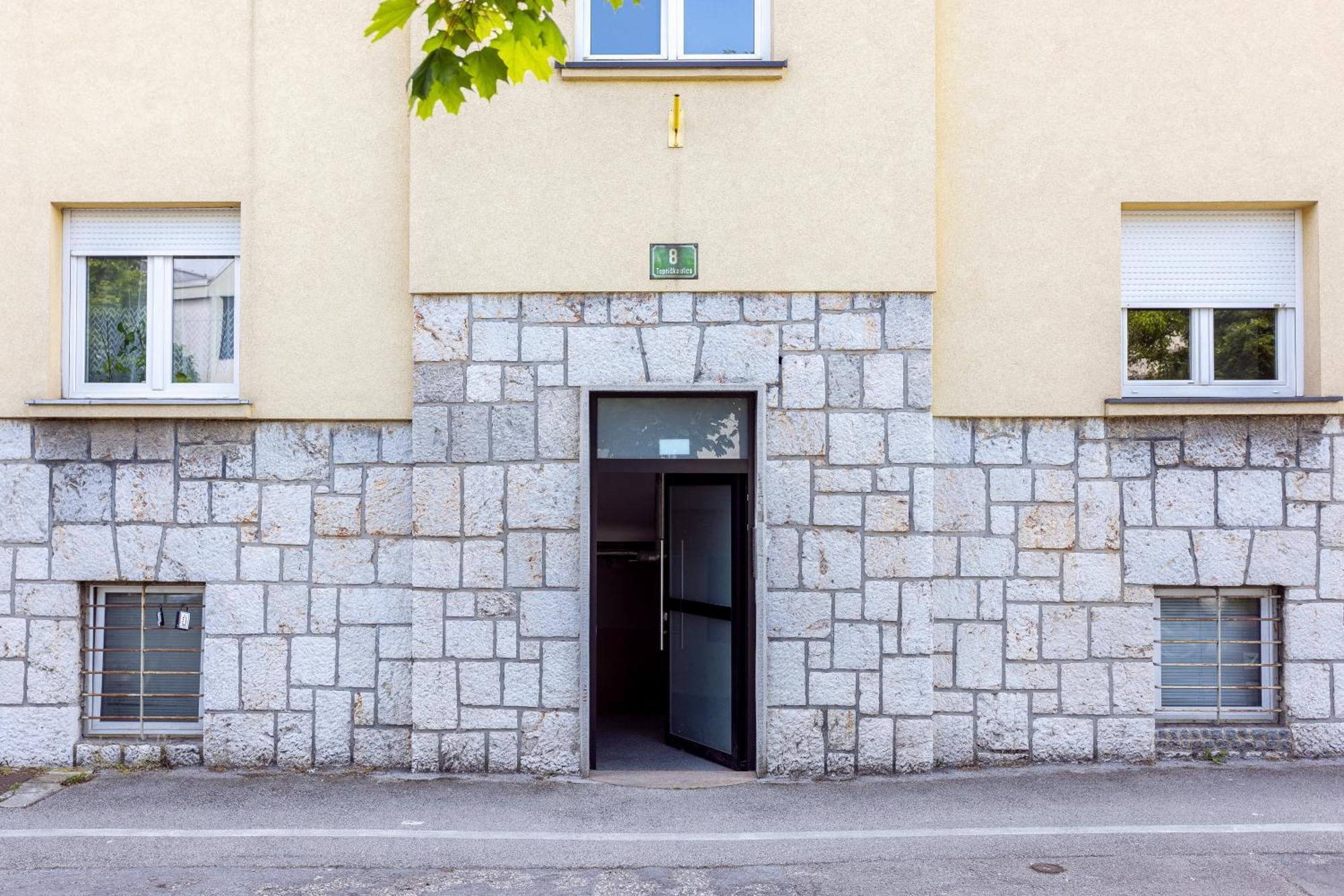 Large Two Bedroom Family App - Free Parking Ljubljana Bagian luar foto