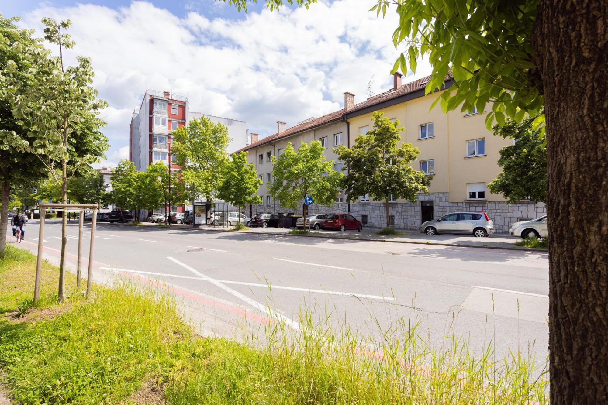 Large Two Bedroom Family App - Free Parking Ljubljana Bagian luar foto