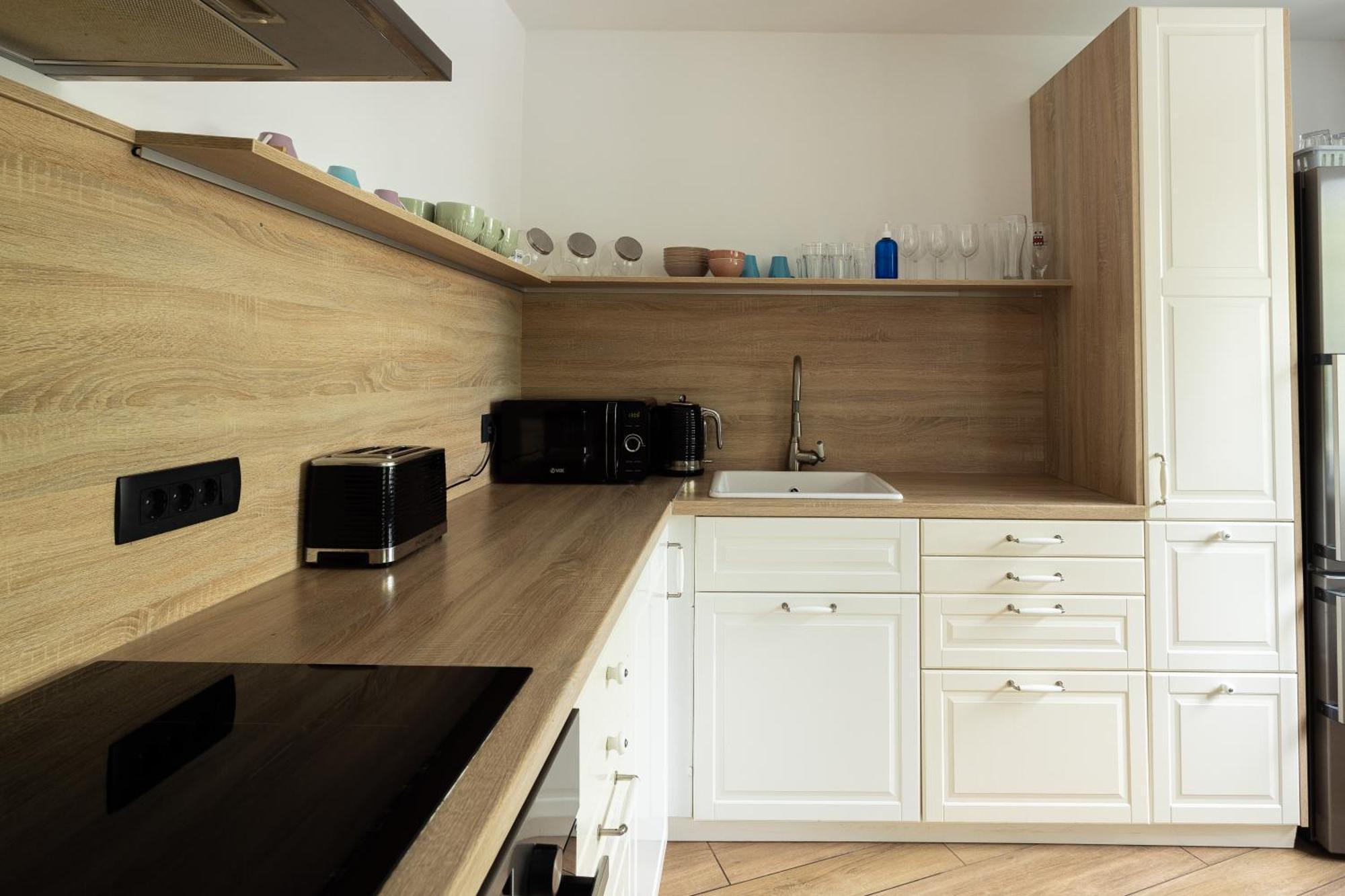 Large Two Bedroom Family App - Free Parking Ljubljana Bagian luar foto