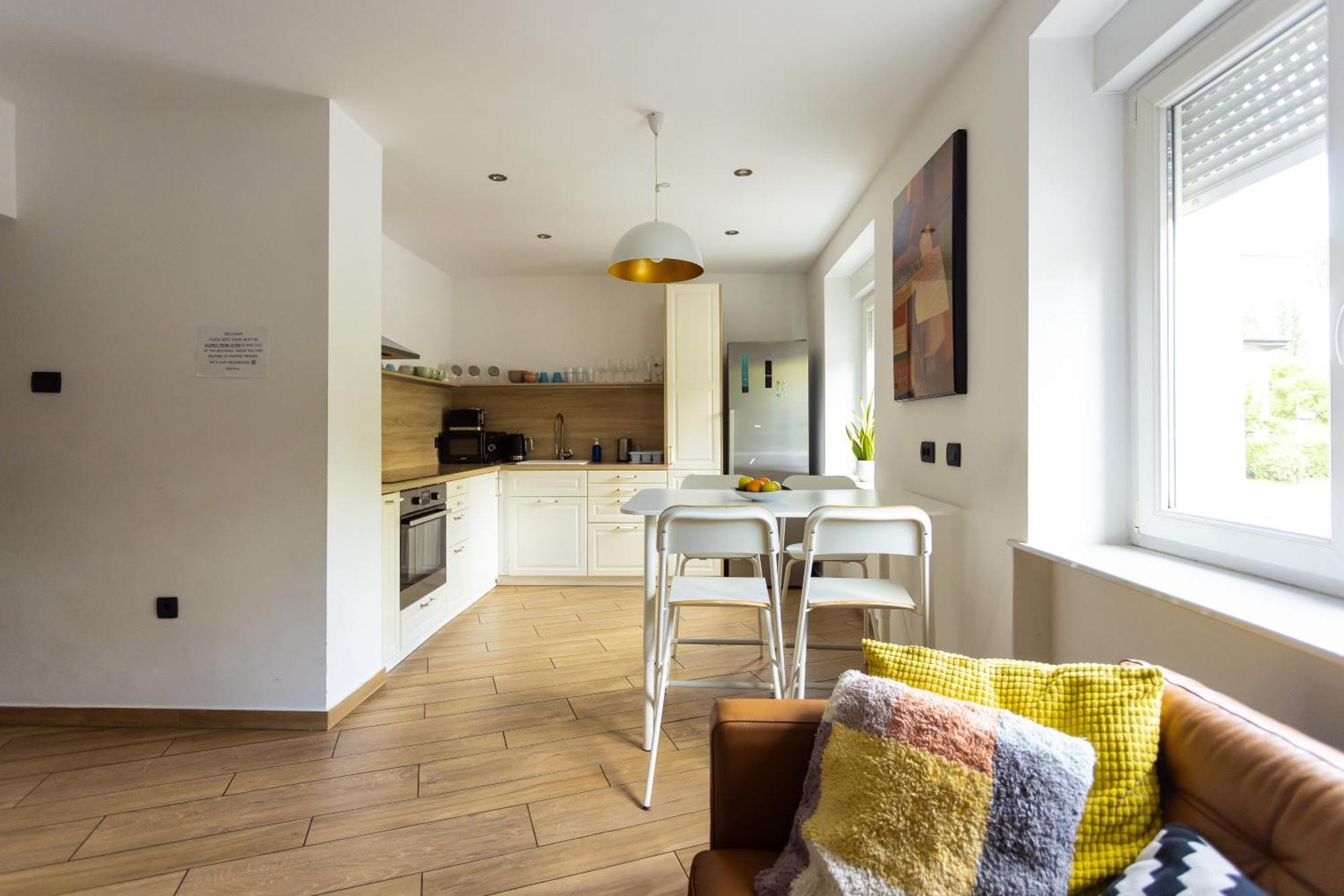 Large Two Bedroom Family App - Free Parking Ljubljana Bagian luar foto
