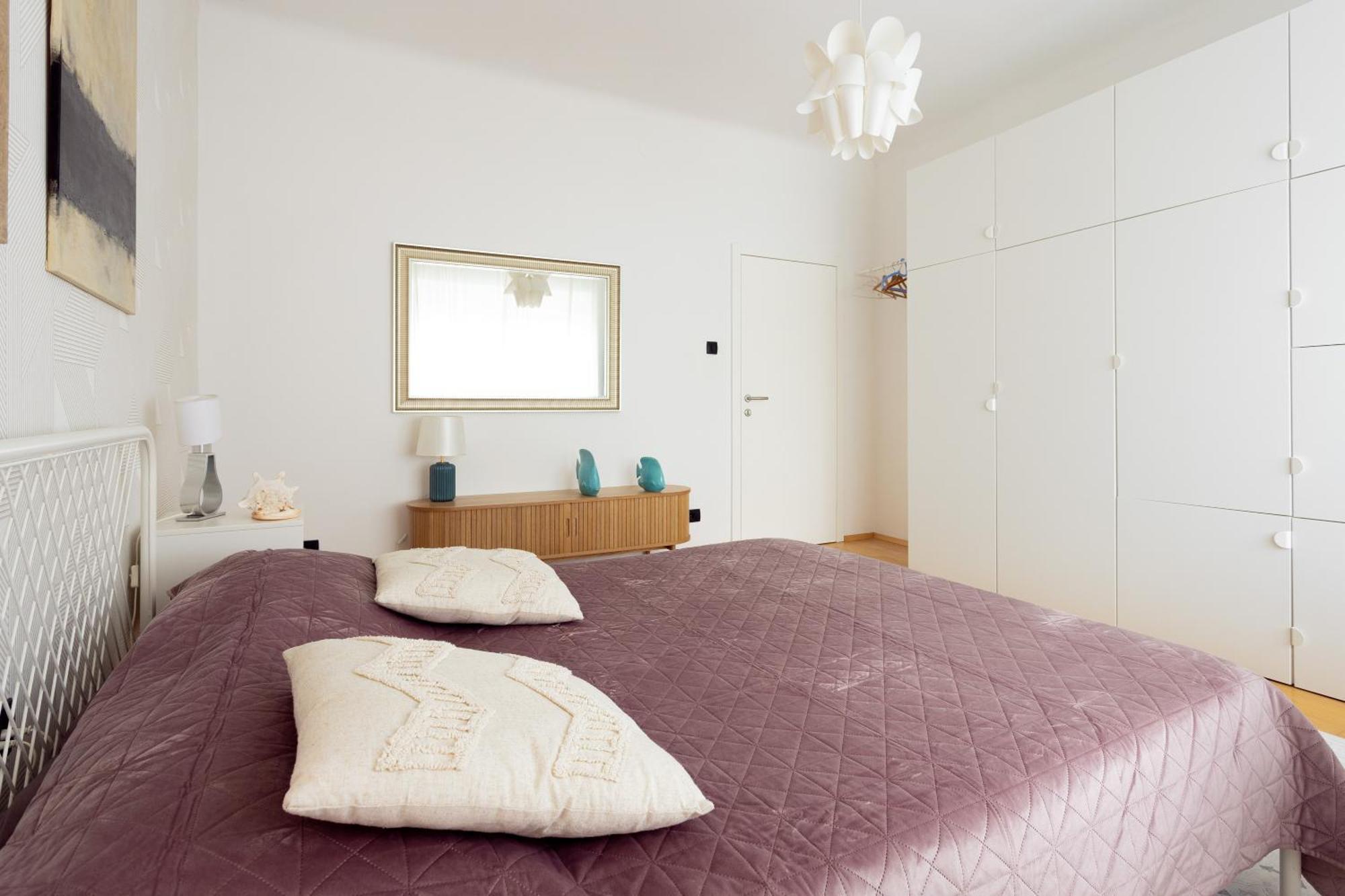 Large Two Bedroom Family App - Free Parking Ljubljana Bagian luar foto