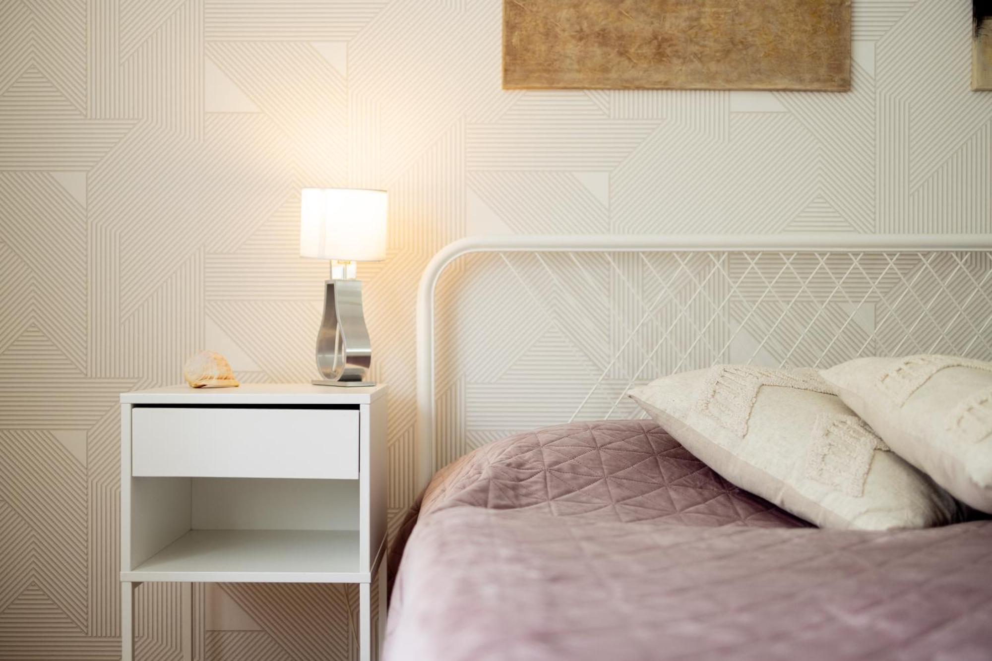 Large Two Bedroom Family App - Free Parking Ljubljana Bagian luar foto