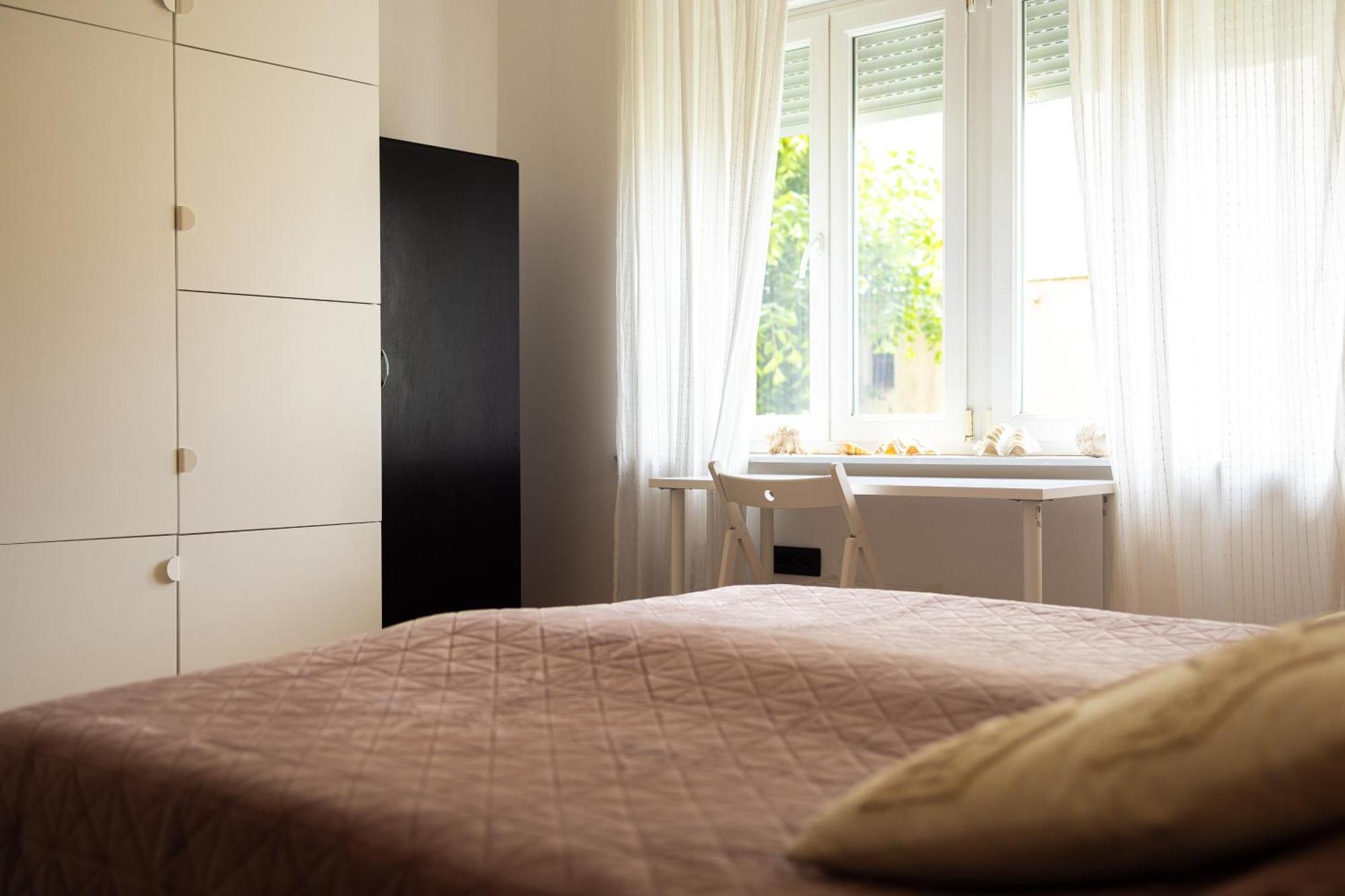 Large Two Bedroom Family App - Free Parking Ljubljana Bagian luar foto
