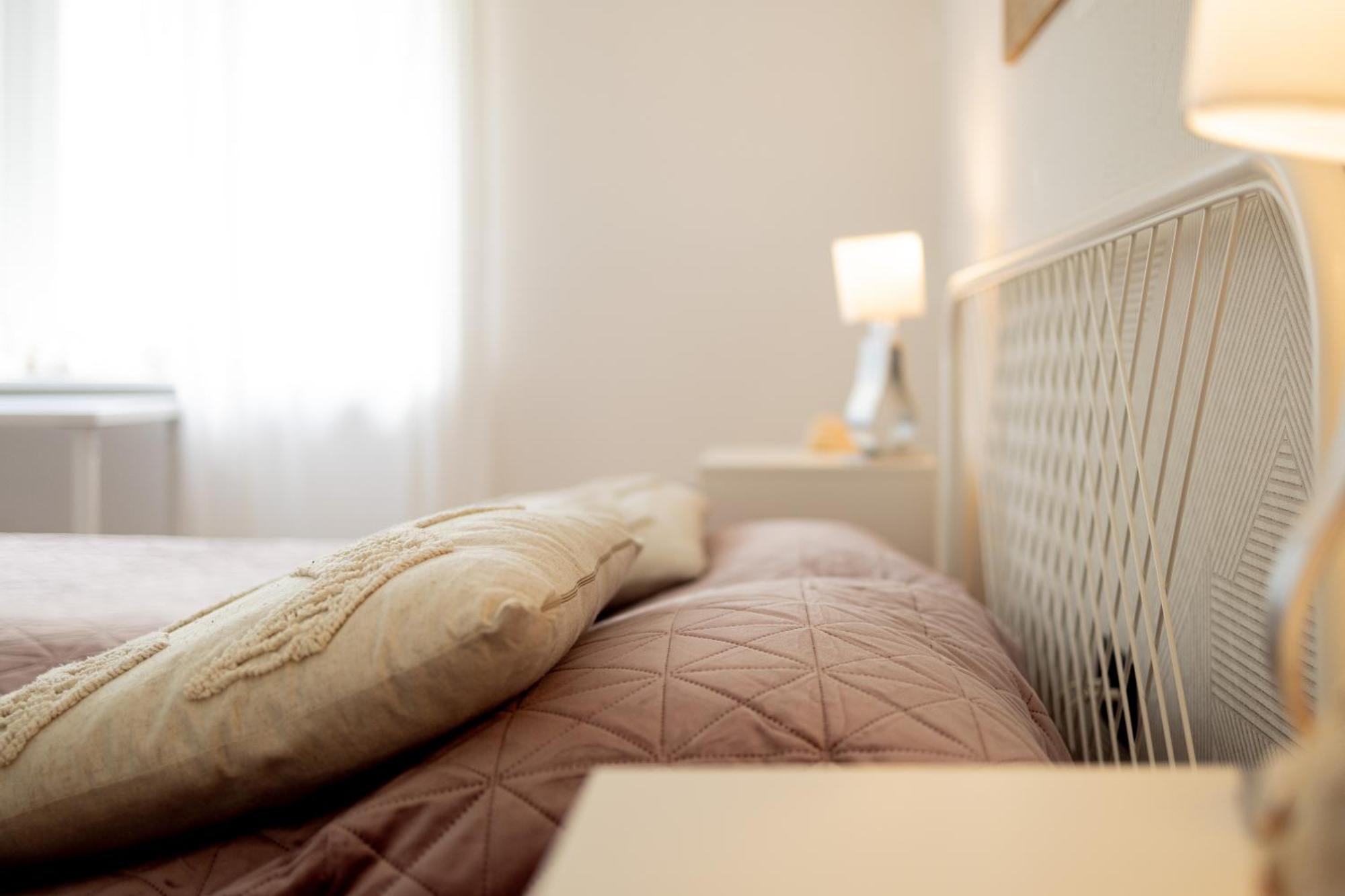 Large Two Bedroom Family App - Free Parking Ljubljana Bagian luar foto